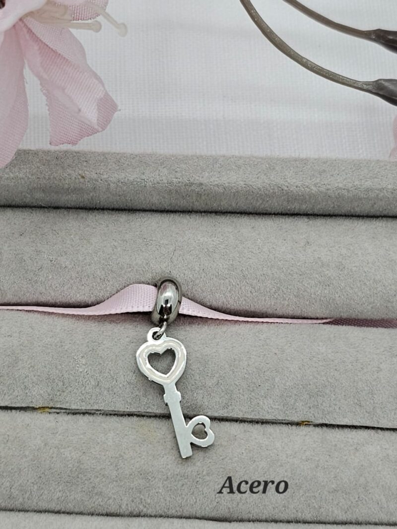 CHARM DE ACERO, LLAVE CON CORAZON