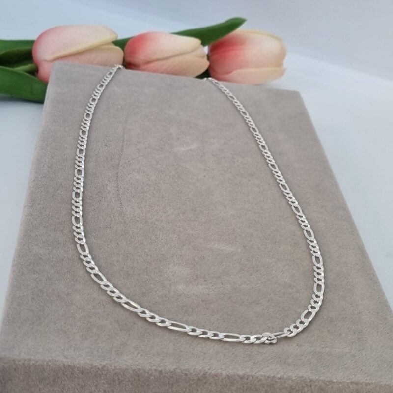Cadena eslabón cartier de 4mm, delgada, 50cms.