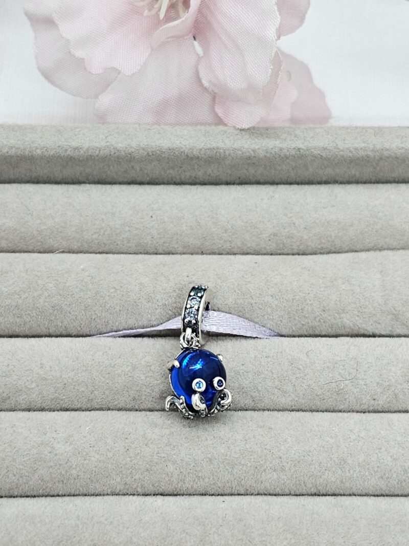CHARM, PULPO AZUL