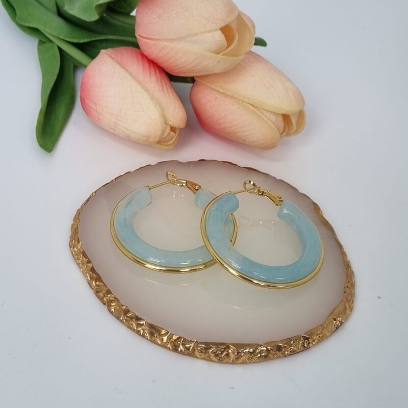Argollas doradas,4cms, acrílico celeste, acero - Image 2