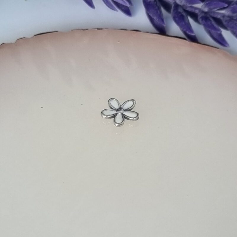 Charm mini Pandora Premium, para relicario, flor blanca
