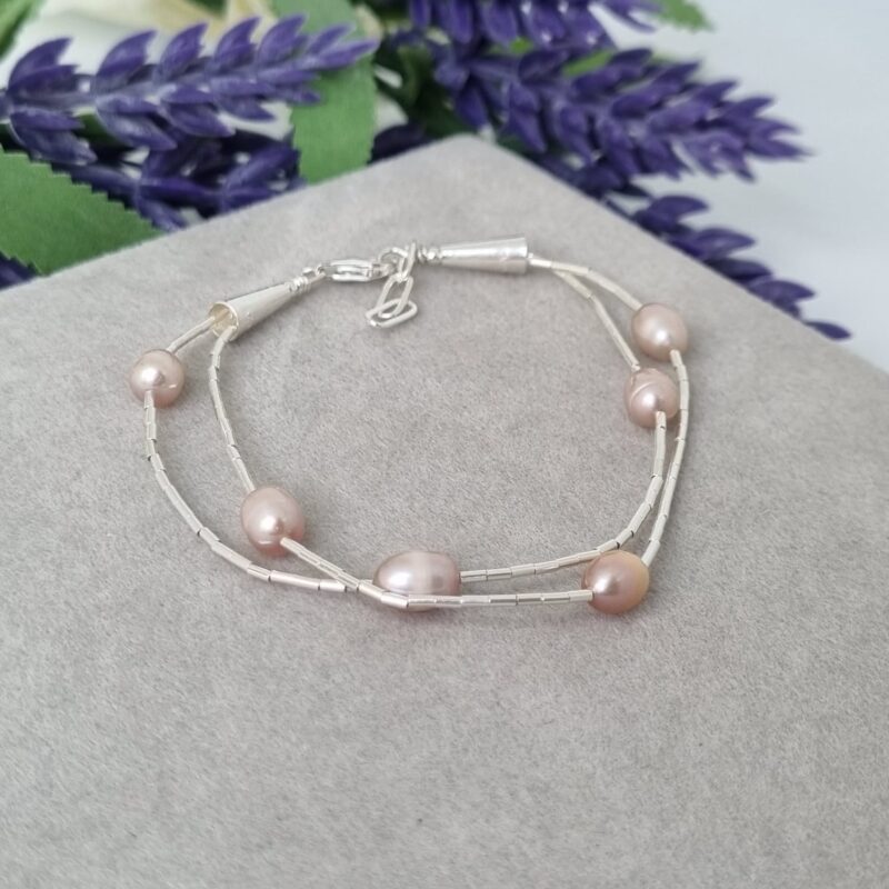 Pulsera doble, de broche, plata líquida, perla rosa intercalada