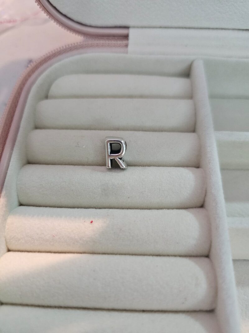 Charm Pandora, Inicial R, plata